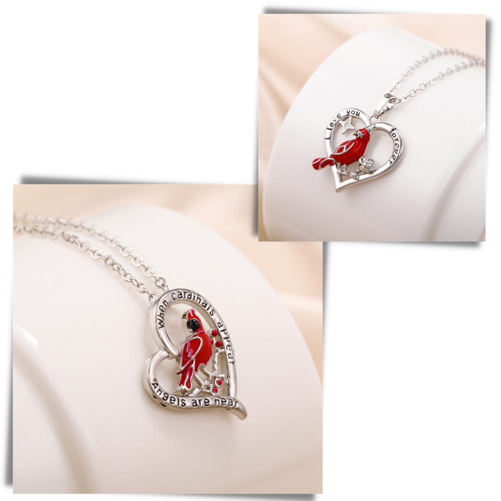 Collier à pendentif de cardinal en forme de cœur